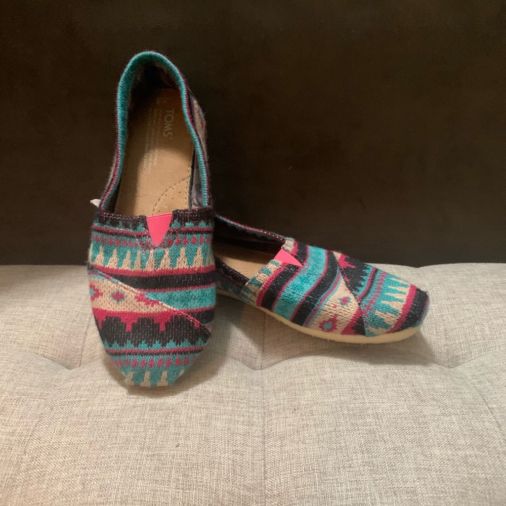 TOMS shoe size 8